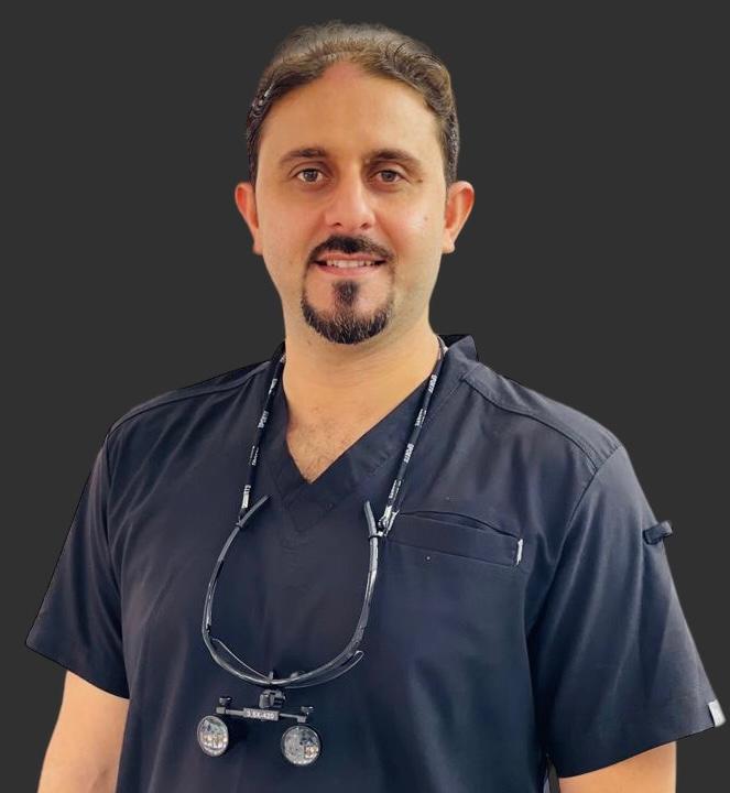 الطبيب المشرف على عيادة سواك لطب الأسنان